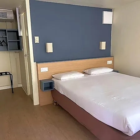 Kyriad Direct Montpellier Saint Jean De Vedas - La Peyriere Hotel