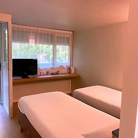 Kyriad Direct Montpellier Saint Jean De Vedas - La Peyriere Hotel