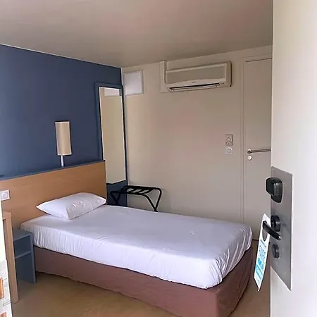 Kyriad Direct Montpellier Saint Jean De Vedas - La Peyriere Hotel Pignan