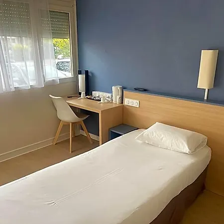 Kyriad Direct Montpellier Saint Jean De Vedas - La Peyriere Hotel 2*