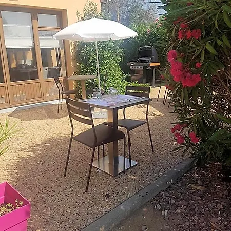 Kyriad Direct Montpellier Saint Jean De Vedas - La Peyriere Hotel