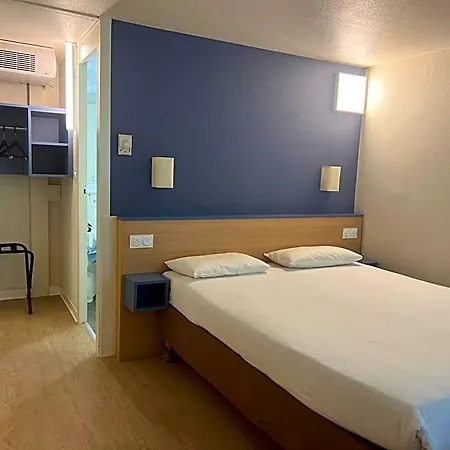 Kyriad Direct Montpellier Saint Jean De Vedas - La Peyriere 2*