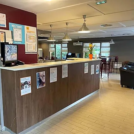 Kyriad Direct Montpellier Saint Jean De Vedas - La Peyriere Hotel Pignan